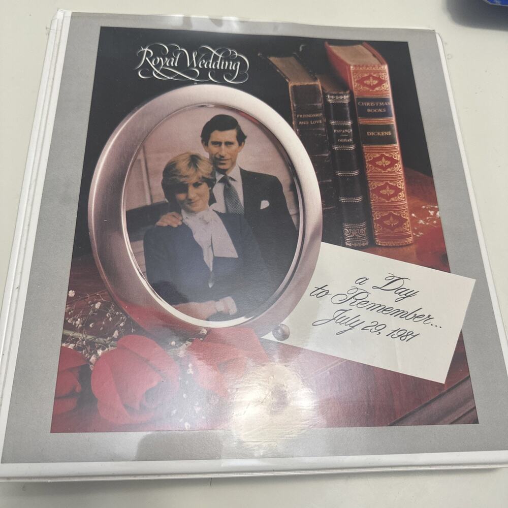 ROYAL FAMILY/ROYAL WEDDING STAMP ALBUM 1981 CHARLES & DIANA COLLECTION